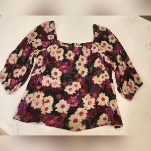 Woman's loose flowing top